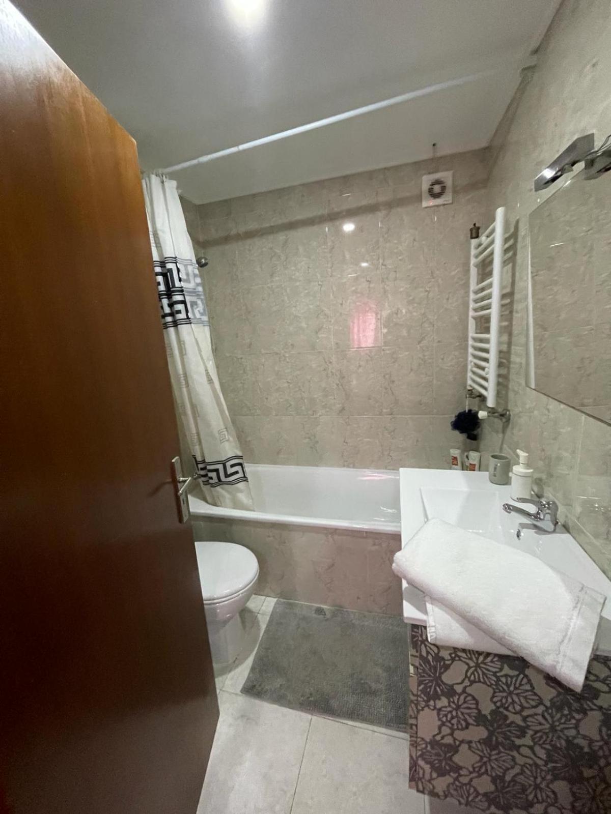 Flat4U Apartment Paredes  Bagian luar foto